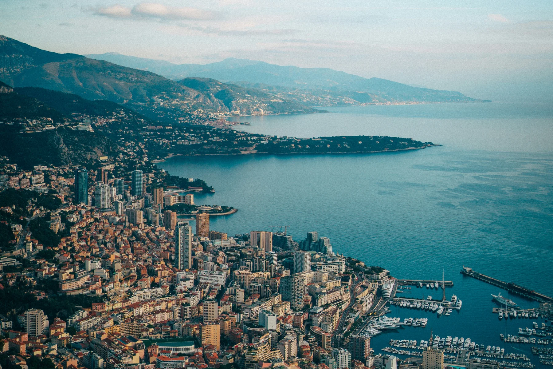 Vue panoramique de Monaco et de la Méditerranée